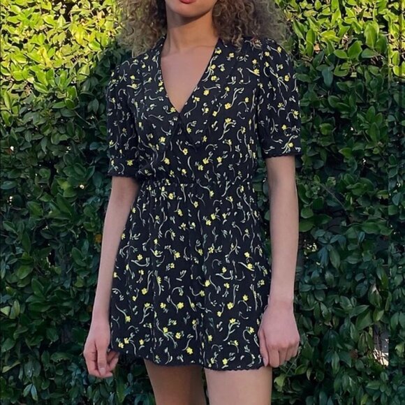 Aritzia Dresses & Skirts - NWT ARITZIA SUNDAY BEST new aki dress